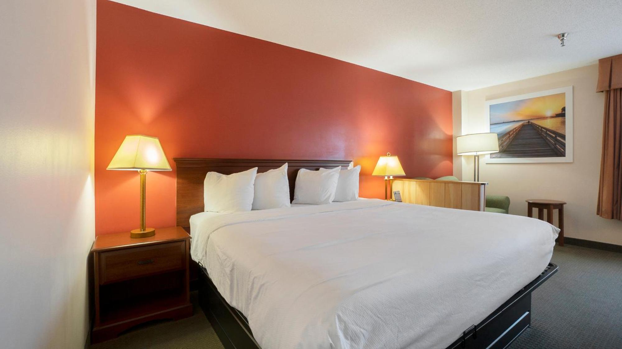 Days Inn & Suites By Wyndham Mt Pleasant Маунт-Плезант Екстер'єр фото